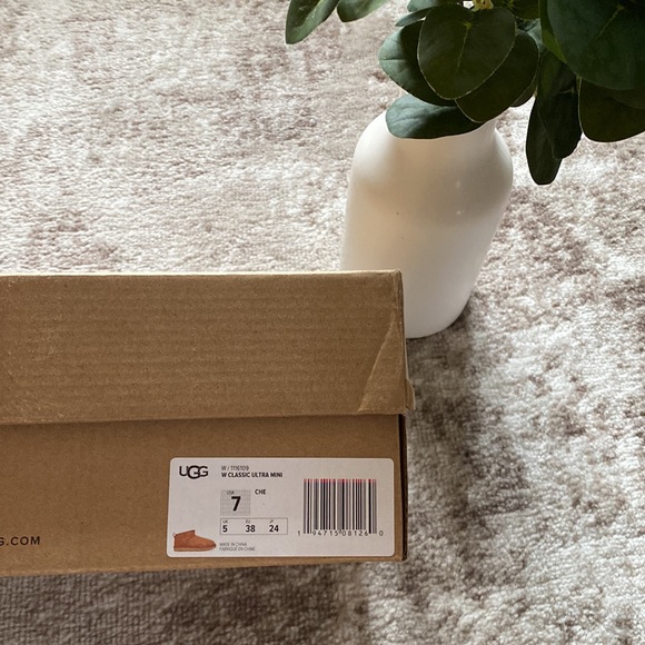 NWT Ultra Mini Chestnut Uggs - Picture 7 of 9